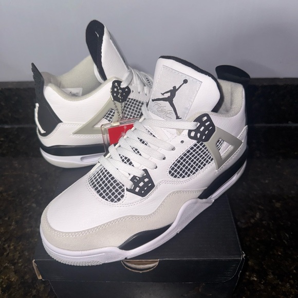 Air Jordan 4White and Black Sneakers